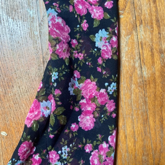 Four printed scarves! - Picture 2 of 8